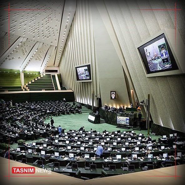 جلسه علنی مجلس برای بررسی درخواست تعدادی از نمایندگان در خصوص استیضاح وزیر صنعت، معدن و تجارت با حضور ۲۰۷ نماینده دقایقی پیش آغاز شد.