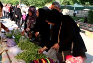 بازارچه عرضه محصولات متنوع در دلفان؛ فرصتی برای نمایش هنر و طعم‌های بومی